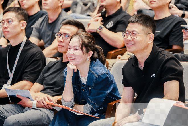 戴珊要求高管主动见客户,曾提出必须拜访至少10个才能参会